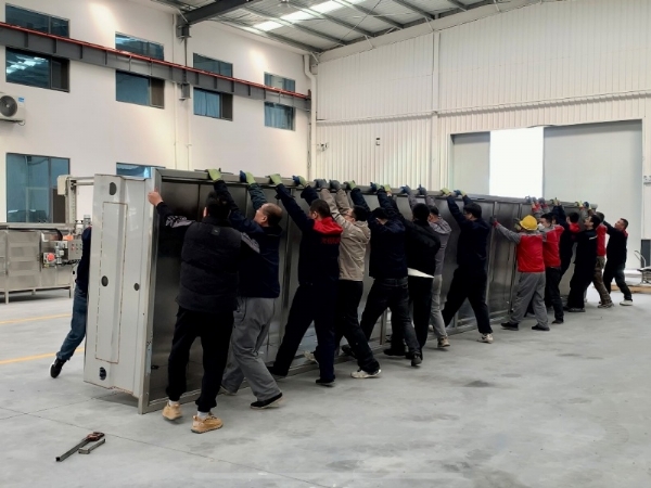 車間協(xié)作：一翻一折見齊心